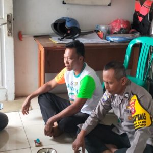 Bhabinkamtibmas Wilayah Hukum Polsek Cibinong Polres Bogor Sambangi Warga Sampaikan Pesan Kamtibmas dan Ajak Jaga Kamtibmas dan Cegah TPPO