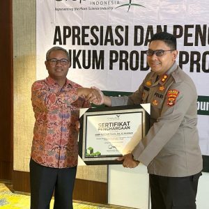 Sembilan Personil Polres Lampung Selatan Terima Apresiasi Fan Penghargaan Dari Croplife Indonesia