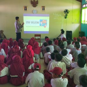 Bhabinkamtibmas Pulau Lancang Galakkan Sosialisasi Anti-Bullying di SDN 02 Pagi, Pulau Pari