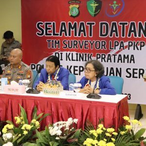 Kapolres Kepulauan Seribu AKBP Jarot Sungkowo Menerima Tim Surveiyor LPA- PK di Klinik Pratama Polres Kepulauan Seribu