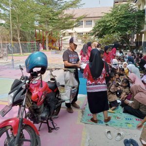 Memperingati Hari Gernas Baku Relawan Pustaka bergerak Indonesia PBI, Sambangi TK Dewi Kartini