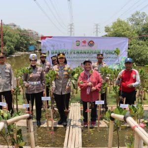 Aksi Sosial Polres Pelabuhan Tanjung Priok, Lestarikan Bumi Tanam Pohon Mangrove