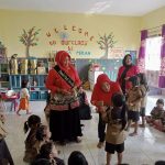 Bunda Literasi Kecamatan Bakauheni Misherna Kunjungi TK Dewi Kartini
