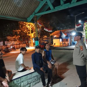 Polsek Kepulauan Seribu Selatan Patroli Malam di Pulau Pari: Himbau Remaja untuk Jaga Kamtibmas dan Jauhi Radikalisme