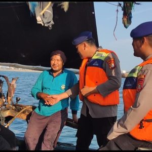 Team Patroli Satpolair Polres Kepulauan Seribu di Kapal Patroli KP. VII – 40 – 203 Intensifkan Pengawasan di Perairan Pulau Damar