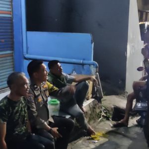 Monitoring Wilayah Hukum Polsek Caringin Polres Bogor Bhabinkamtibmas cek pos kamling sampaikan pesan kamtibmas Jaga Kondusifitas Aman Terkendali