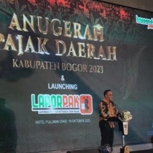Launching “Lapor Pak” Bupati Bogor Iwan Setiawan amemberikan Penghargaan Kepada 101 Wajib Pajak di Kabupaten Bogor