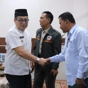 Pj. Wako Payakumbuh Jasman menerima audiensi dari Pengurus Ikatan Keluarga Besar Gonjong Limo