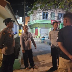Polsek Kepulauan Seribu Utara Lakukan Patroli Malam di Pulau Kelapa: Himbau Warga Waspada Hoax dan Paham Radikal