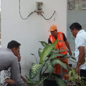 Polsek Kepulauan Seribu Utara Ajak Warga Tanam Bibit Pohon untuk Kurangi Polusi Udara