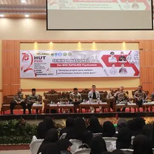 Penjabat (Pj) Wali Kota Payakumbuh Jasman membuka seminar nasional dan penandatanganan Nota Kesepahaman atau MoU antara Persatuan Guru Republik Indonesia (PGRI) dengan Kapolres Payakumbuh