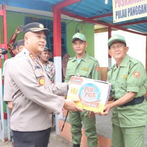 Kapolres Kepulauan Seribu Lakukan Pengecekan Pos Kamling di Pulau Panggang serta Sampaikan Pesan Kamtibmas menjelang Pemilu 2024