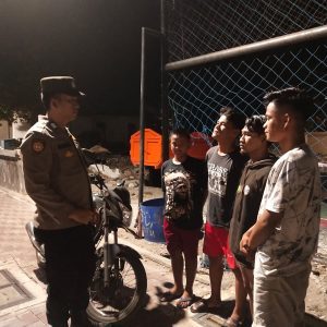 Polsek Kepulauan Seribu Utara Gelar Patroli Malam Rutin di Pulau Harapan untuk Antisipasi Kenakalan Remaja