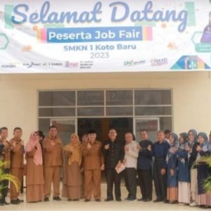 Menangani masalah Pengangguran   Bupati Dharmasraya buka JOB FAIR Bursa Kerja di SMKN 1 Koto baru