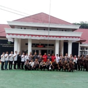 Kapolres Dharmasraya dan Forkopimda Beri kejutan Pada Ulang Tahun Kepala Kejaksaan ke-47