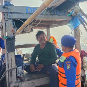 Team Patroli Satpolair Polres Kepulauan Seribu Berikan Himbauan Kamtibmas dan Keselamatan Berlayar di Perairan Pulau Pramuka