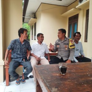 Bhabinkamtibmas Pulau Tidung Himbau Warga Ciptakan Pemilu Damai dengan Menggunakan Media Sosial secara Bijak