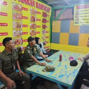 Polsek Kepulauan Seribu Selatan Himbau Warga Ciptakan Pemilu Aman dan Damai dalam Patroli Malam