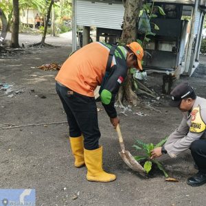 Polsek Kepulauan Seribu Selatan Gelar Aksi Penanaman Pohon ‘Birukan Langit’ di Pulau Untung Jawa