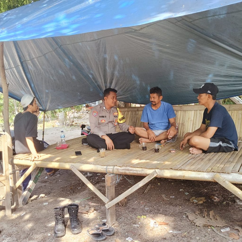 Bhabinkamtibmas Pulau Pari, Polres Kepulauan Seribu, Himbau Warga Gunakan Medsos Secara Bijak Menuju Pemilu 2024 yang Damai