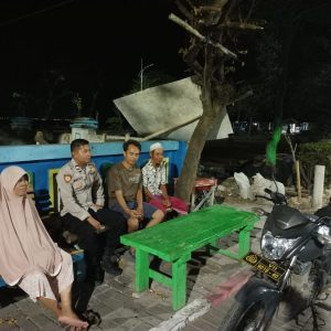 Polsek Kepulauan Seribu Selatan Ajak Warga Ciptakan Pemilu 2024 yang Aman dan Damai Melalui Patroli Malam Dialogis