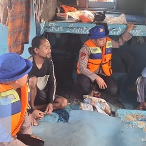 Patroli Laut Dialogis Team Satpolair Polres Kepulauan Seribu di Perairan Pulau Pari Himbau Nelayan Ikut Sukseskan Jalannya Pemilu 2024