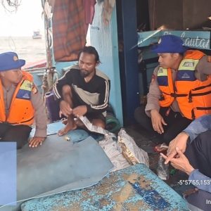 Patroli Satpolair Polres Kepulauan Seribu Berikan Himbauan Kamtibmas dan Sukseskan Pemilu 2024 di Perairan Pulau Kelapa