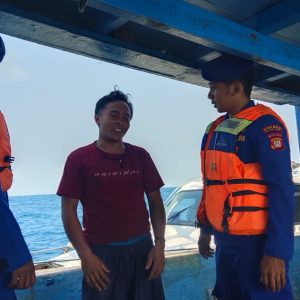 Team Patroli Satpolair Polres Kepulauan Seribu Himbau Keselamatan dan Sukseskan Pemilu 2024 di Perairan Pulau Bidadari