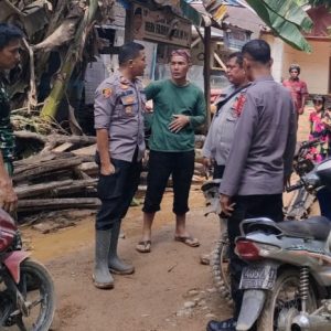 Polsek Pulau Punjung Pantau Banjir di Sembilan koto Dharmasraya dan Berikan Bantuan Masyarakat yang Terdampak