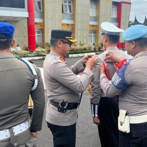 Kapolres Dharmasraya Pimpin Apel Gelar Pasukan Operasi Kepolisian Terpusat “Lilin-2023” untuk Pengamanan Natal 2023 dan Tahun Baru 2024