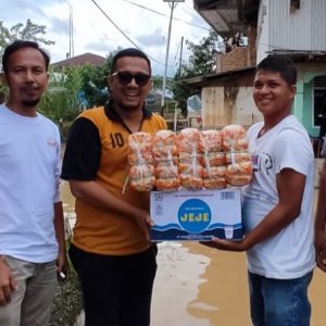 Sutan David Melko kunjungi warga Banjir di Pelayangan Jorong Tabek IV Koto Pulau Punjung