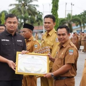 Apel Gabungan Bulan Desember Bupati Sutan Riska Ajak Semua Manfaatkan Penggunaan Anggaran secara Optimal