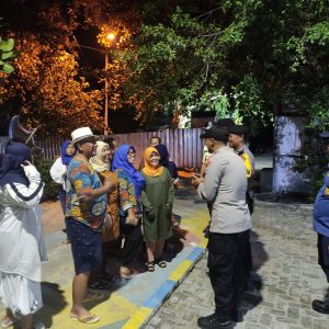Polsek Kepulauan Seribu Selatan Berikan Himbauan Keselamatan kepada Wisatawan dan Ajak Warga Ciptakan Pemilu Damai dan Kondusif