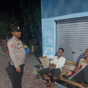 Polsek Kepulauan Seribu Selatan Lakukan Patroli Malam Dialogis, Himbau Warga Ciptakan Pemilu 2024 Damai dan Hindari Kenakalan Remaja