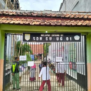 Miris Wali Murid SDN Curug 1 Harus Membayar Uang Seragam Saat Pembagian  Raport 