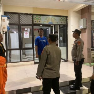 Polsek Kepulauan Seribu Utara Giat Patroli Dialogis, Ajak Warga Ciptakan Pemilu 2024 yang Aman dan Kondusif