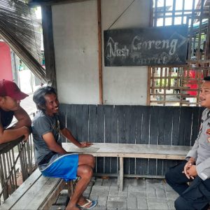 Bhabinkamtibmas Pulau Tidung Ajak Warga Jaga Kamtibmas dan Sukseskan Pemilu 2024 dengan Damai, Bebas, dan Aman