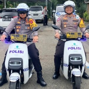 Kapolres Dharmasraya dan Kasat Lantas Melakukan Patroli Ramah Lingkungan