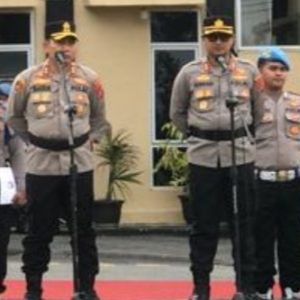 Polres Dharmasraya Gelar Upacara Farewell and Welcome Parade Kapolres