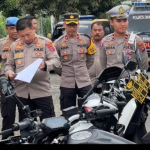 Kapolres Dharmasraya Lakukan Pemeriksaan Kendaraan Dinas Polri untuk Mendukung Kesiapan Operasional