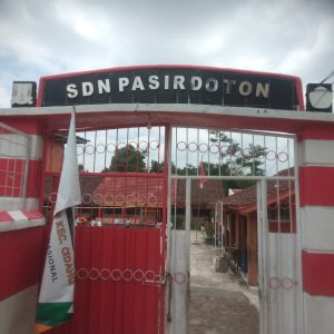 Diduga SDN Pasir Doton Pembanguna Toilet Oleh CV. Alpa Terbengkalai