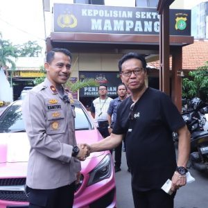 Ungkap Kasus Pencurian Kendaraan Polsek Mampang Kembalikan Kendaraan Ke pemiliknya