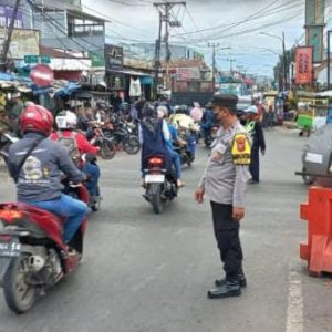 Personil Wilayah Hukum Polsek Citeureup Lakukan Giat Gatur Monitoring Arus Lalu Lintas Di Pasar Citeureup