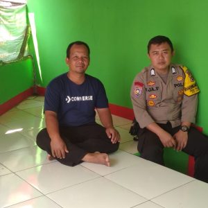 Bhabinkamtibmas Wilayah Hukum Polsek Cijeruk Sambang Warga Beri Himbauan Dan Ajak Jaga Kamtibmas
