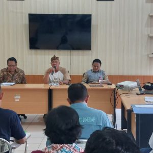 Badan Kesbangpol Tanah Laut Undang Guru Besar ULM Rancang Draft Raperda
