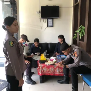 Pelayanan Kesehatan Keliling Sidokkes Polres Tabanan di Mako Polsek Kediri