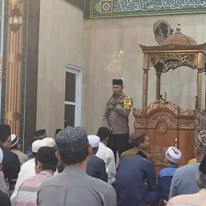 Wilayah Hukum Polsek Ciomas Giat sholat terawih keliling(TARLING) Sebagai Wujud Silahturahmi Dan Jalin Sinergitas Kepada Warga Masyarakat