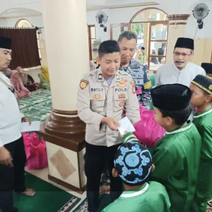 Sinergitas TNI/POLRI Mempererat Silaturahmi dalam Semarak Ramadhan di Pulau Untung Jawa