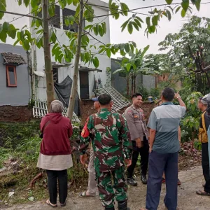 Polsek Ciomas Bersama Instansi Terkait Lakukan Oengecekan Teekait Bencana Longsor Melanda Perumahan Nuansa Asri Laladon di Ciomas Bogor
