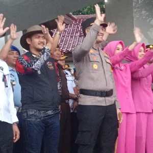 Pelepasan Pemberangkatan Mudik Gratis Dilakukan Oleh Kapolres Bogor Bersama Bhayangkari Cabang Bogor Dan Forkompinda Kabupaten Bogor, Dipanjutkan Pemusnahan Miras dan Knalpot Brong (Tidak sesuai Sfesifikasi Tekhnis)